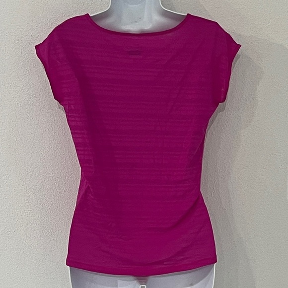 Nike Women's Fuchsia Short Sleeve Tee Size S - Picture 4 of 5
